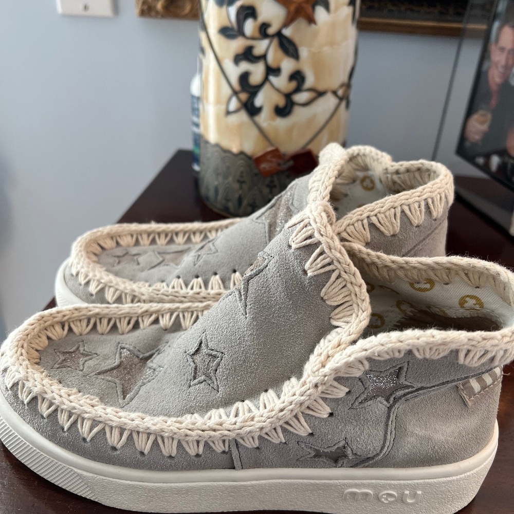 MOU Star Sneakers gray suede size 7